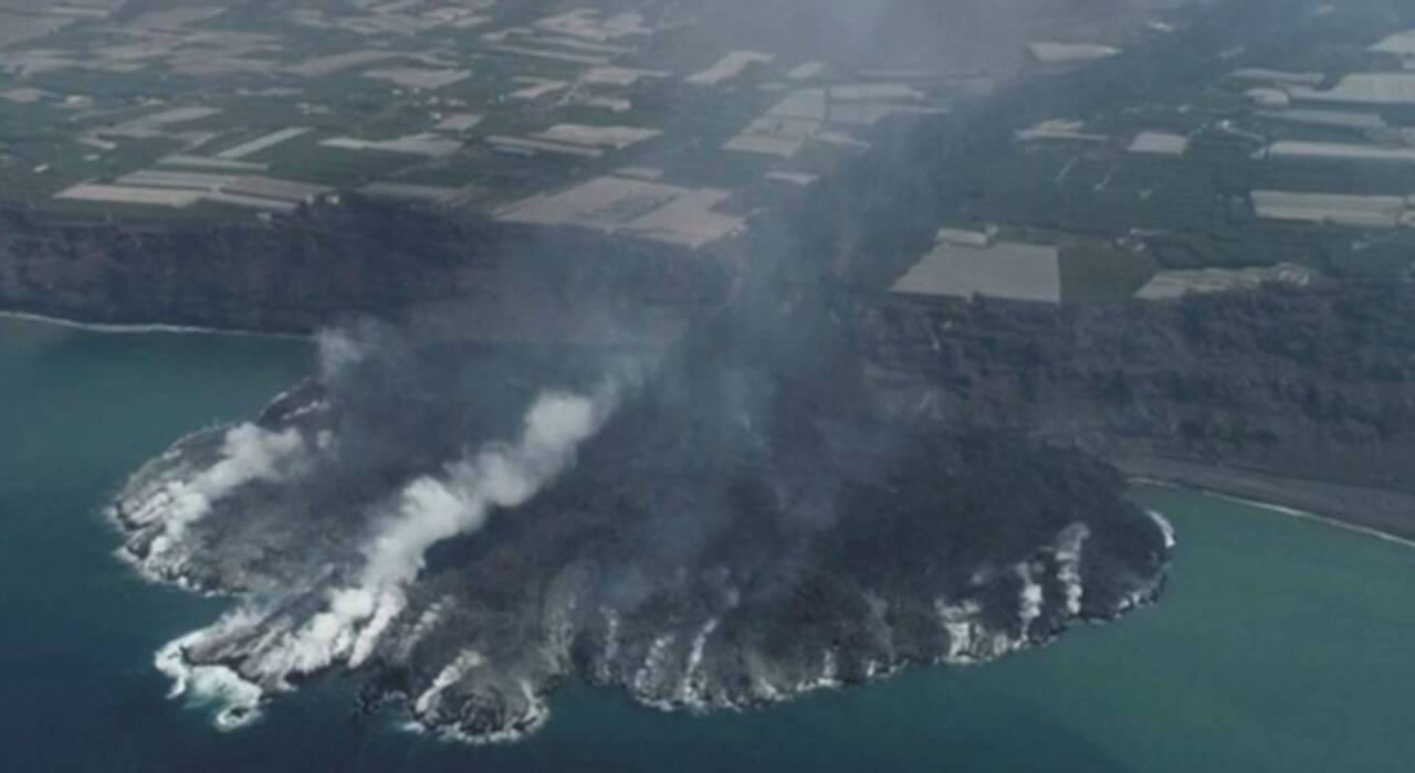 La Palma adasındaki Cumbre Vieja yanardağında patlamalar devam ediyor