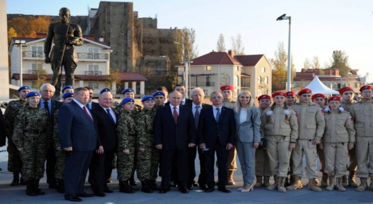 Putin Kırım'da