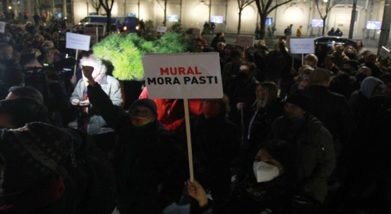 Sırbistan'da Ratko Mladic'in duvar resmine protesto