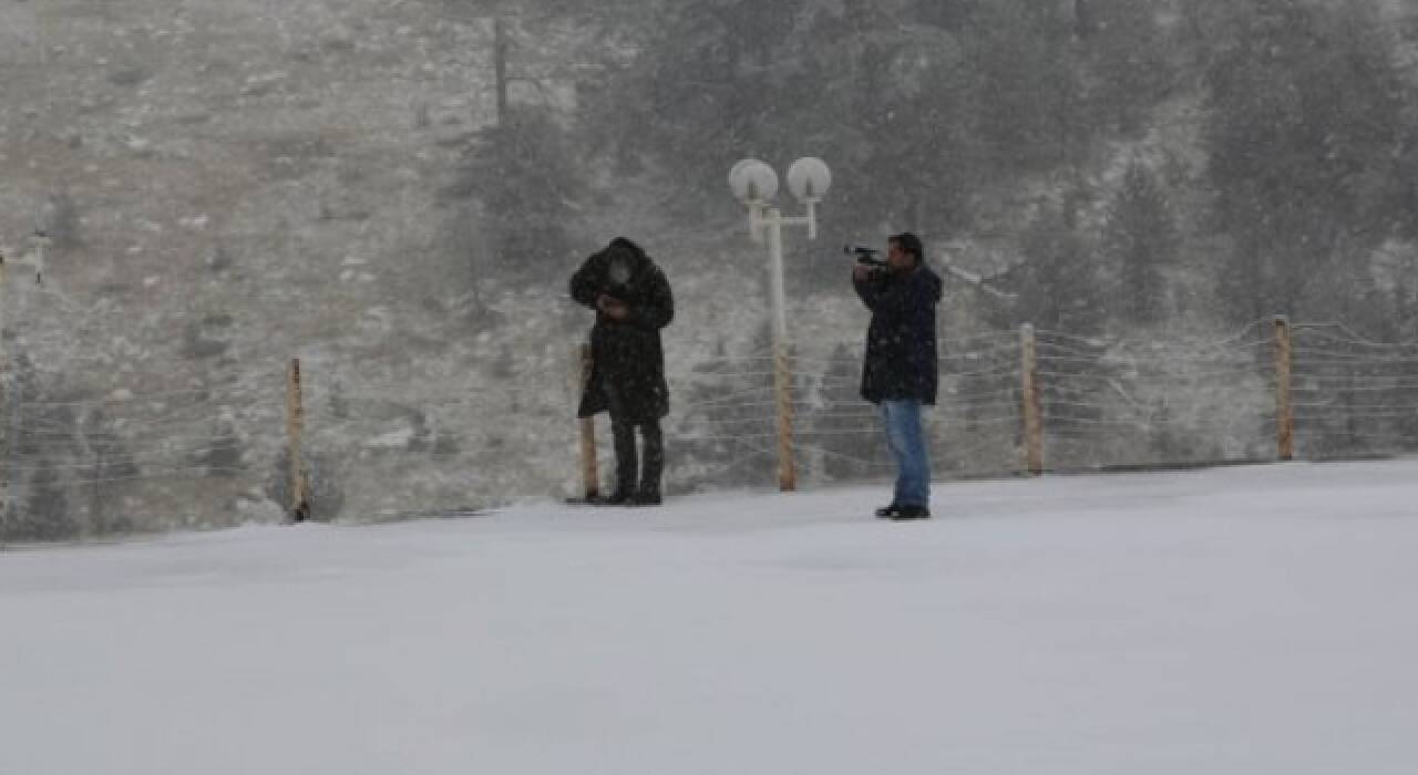 Bolu’da kar 40 metreyi geçti!