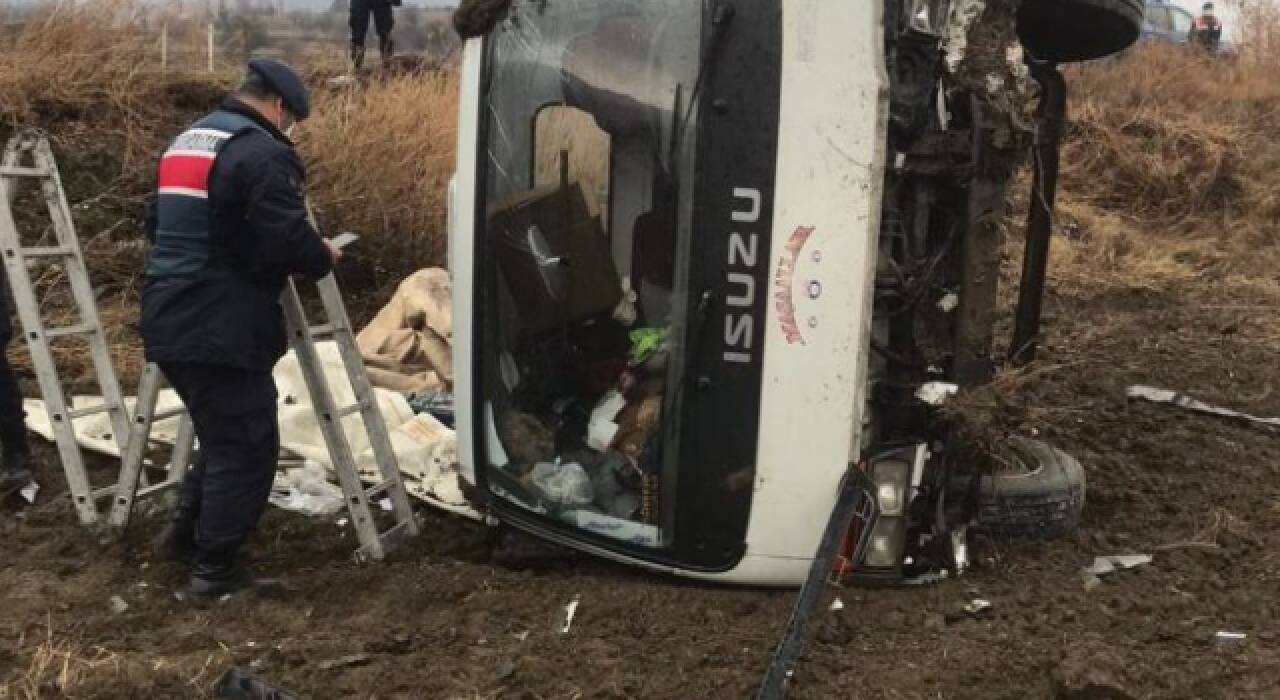 Kastamonu’da devrilen kamyonetteki 1 kişi öldü, 2 kişi yaralandı