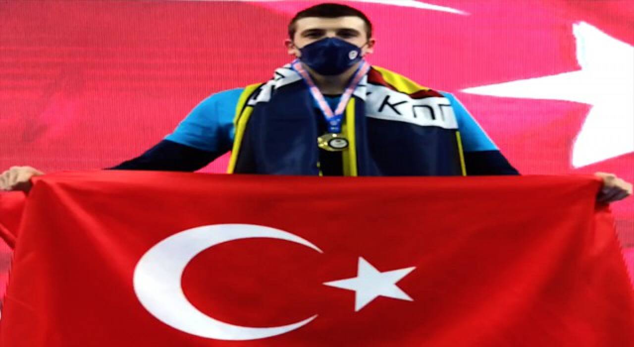 Milli yüzücü Emre Sakçı’dan büyük başarı