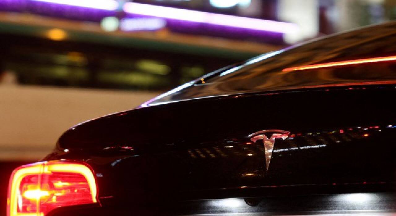 Paris'teki Tesla kazasında teknik arıza yok mu?