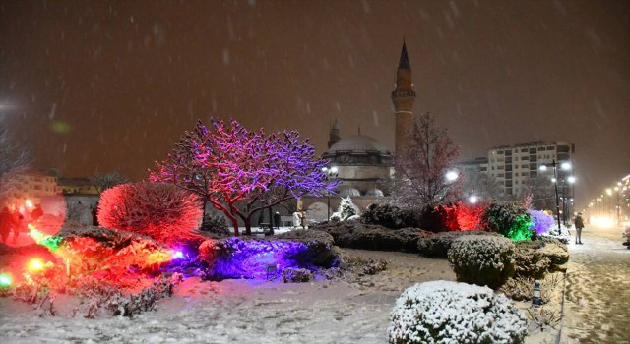 Sivas’a ilk kar düştü