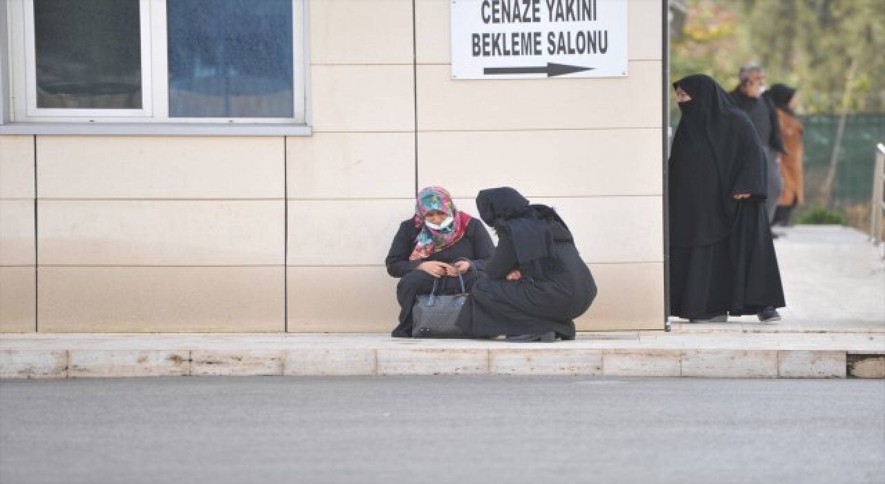 Antalya’da kadın denize düştü