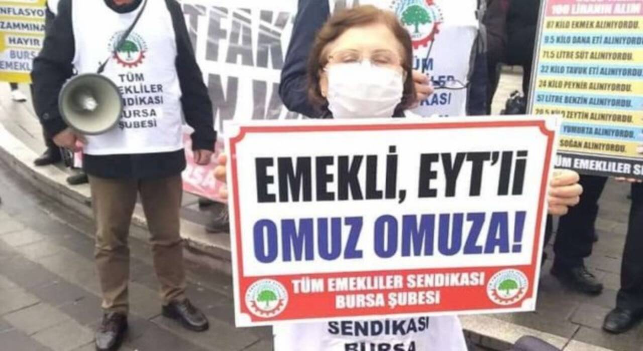 Emekliler ve EYT'lilerden ortak protesto