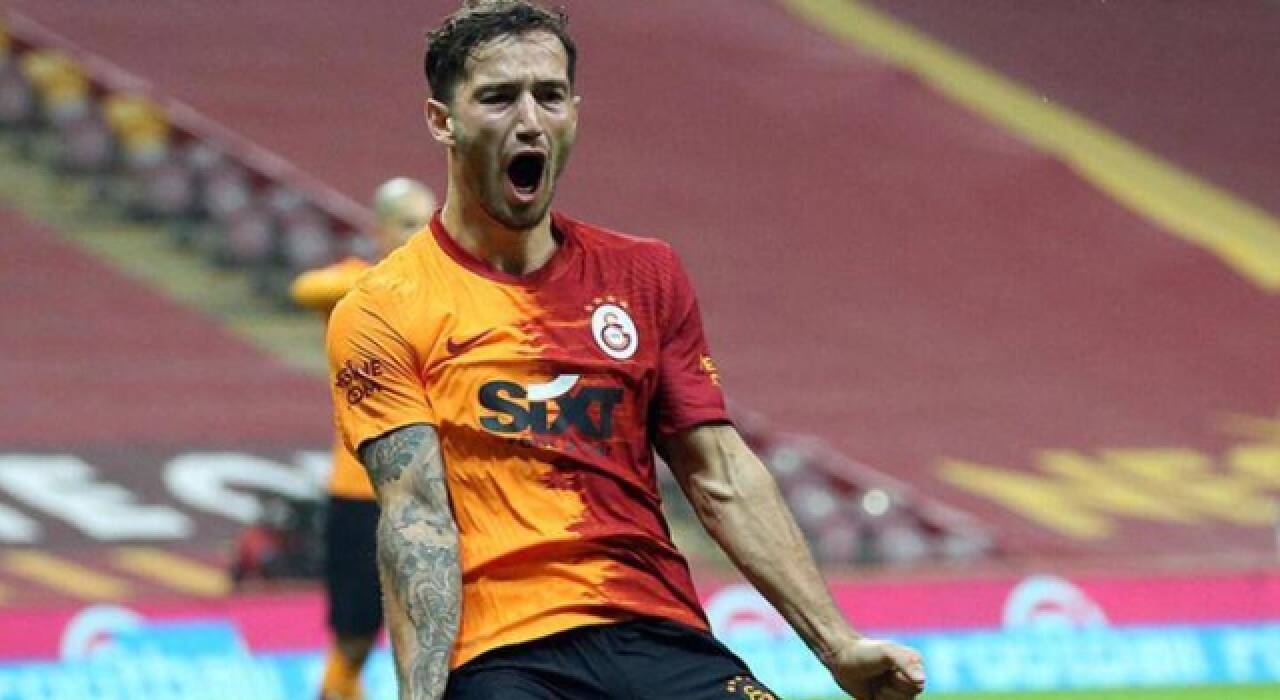 Son Dakika: Galatasaray'da bir ayrılık daha!