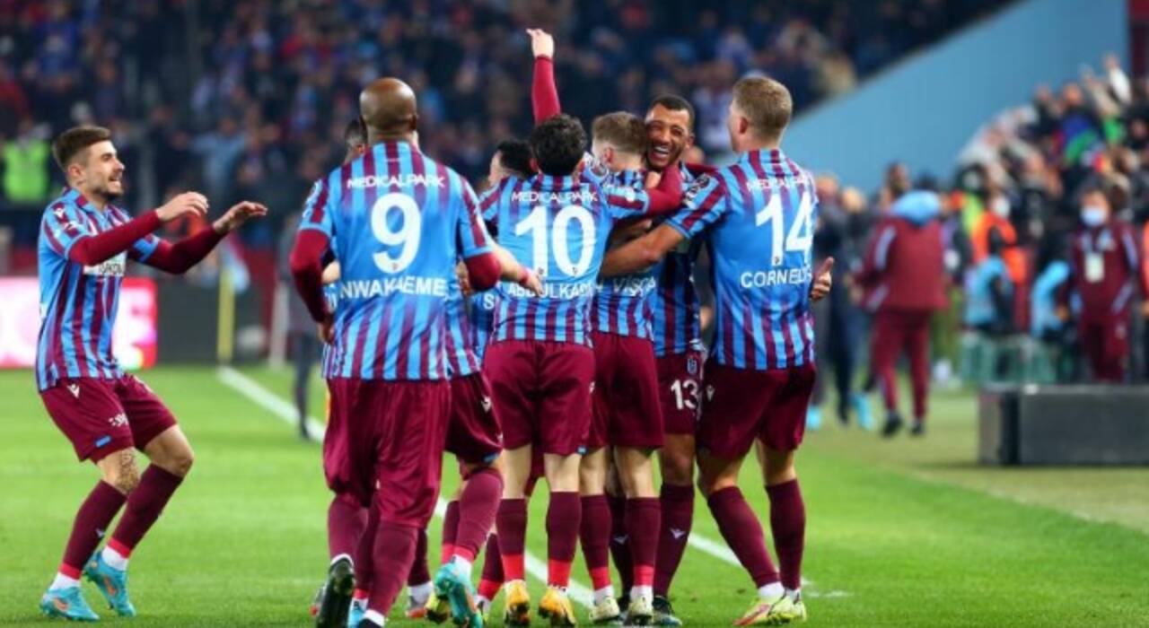 Trabzonspor, Konyaspor'u 2-1 mağlup etti! Bordo-mavililerin ligde rakibi kalmadı