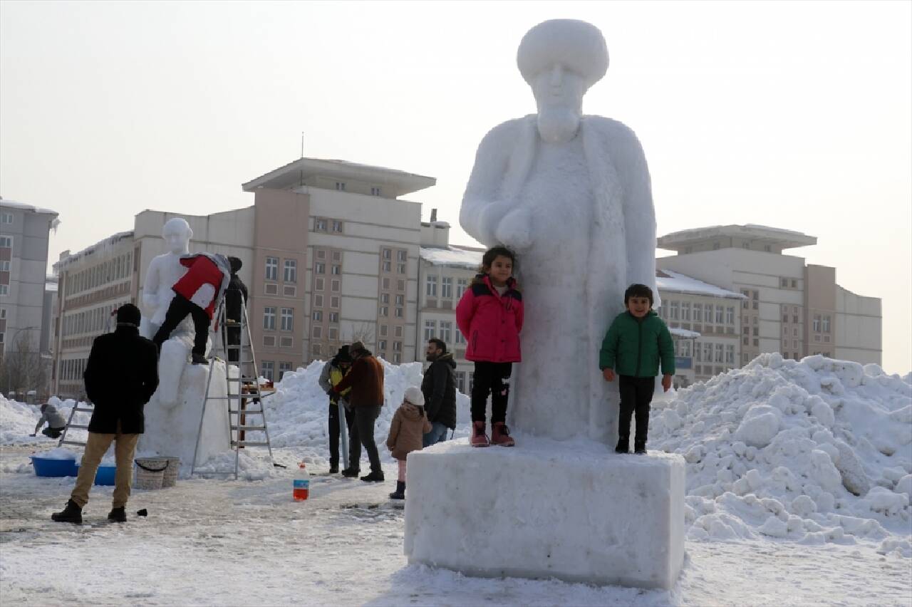 Ağrı'da "Anadolu Masal Kahramanları"nın kardan heykelleri festivale renk katacak