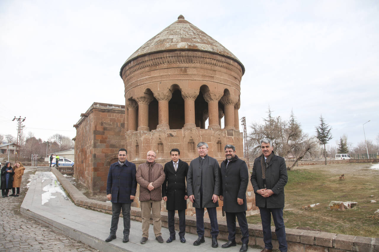 Ahlat'ta Kazakistan Cumhuriyeti Bitlis Fahri Konsolosluğu açıldı