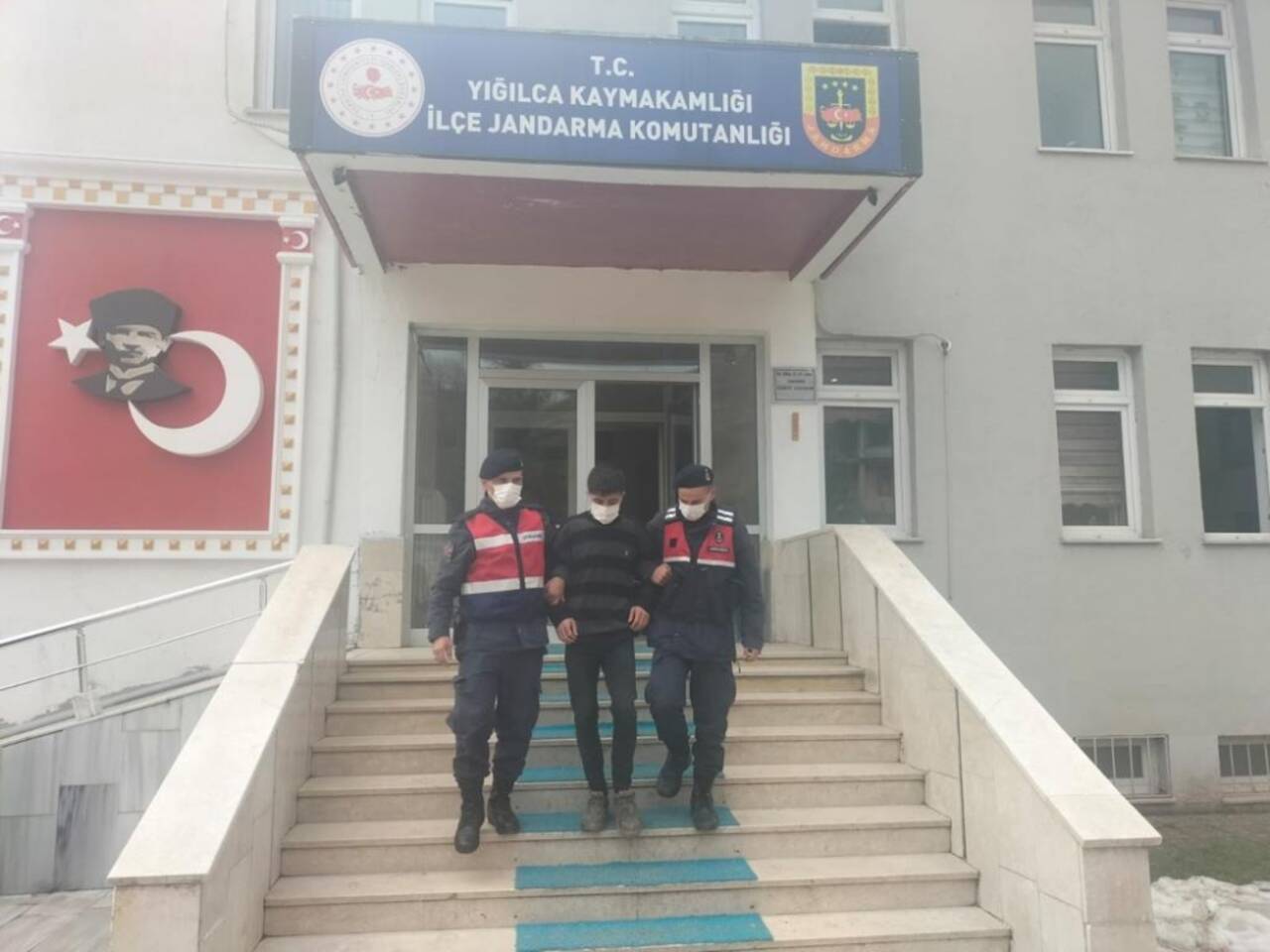 Düzce'de araçların lastik ve jantlarını çalan hırsızlık şüphelisi yakalandı