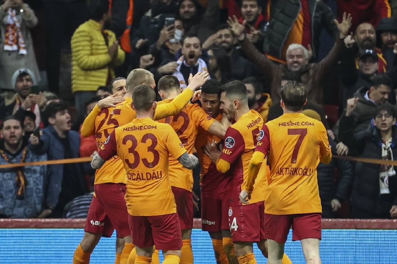 Galatasaray, Rizespor’u 4-2 mağlup etti!