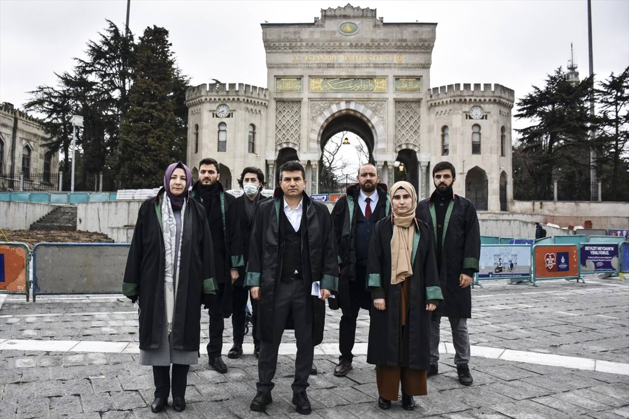 İSTANBUL - Avukatlardan 28 Şubat protestosu