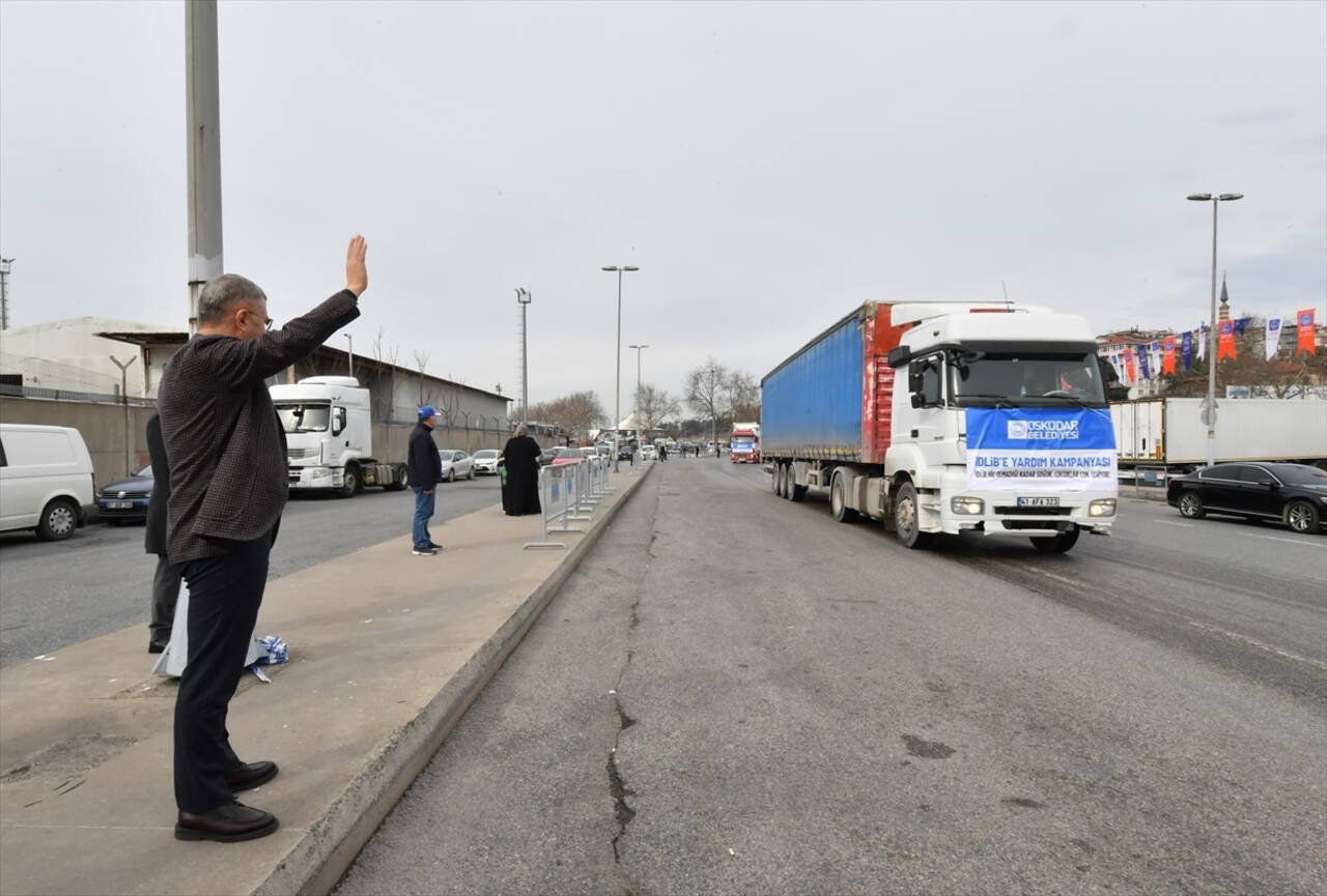 İSTANBUL - Üsküdar'dan İdlib'e 100 tırlık yardım gönderildi