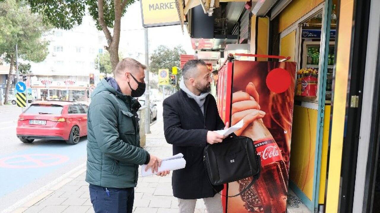 İzmir'de tebligatları elden dağıtan belediye, 350 bin liralık tasarruf sağladı!