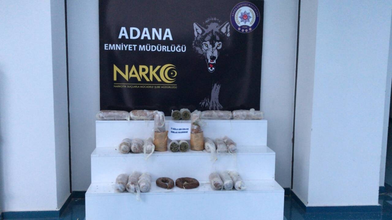 Kargoya verilen kavurma kolilerinden 11 kilo 250 gram esrar çıktı