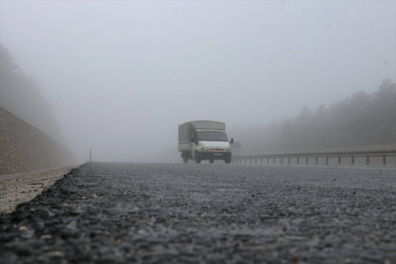 Kastamonu'da sis ulaşımda aksamalara neden oluyor