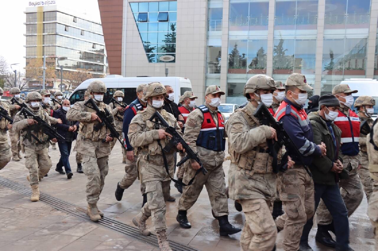 Kilis'te silahlı yaralama ve darp olaylarına karıştığı iddiasıyla 9 kişi yakalandı