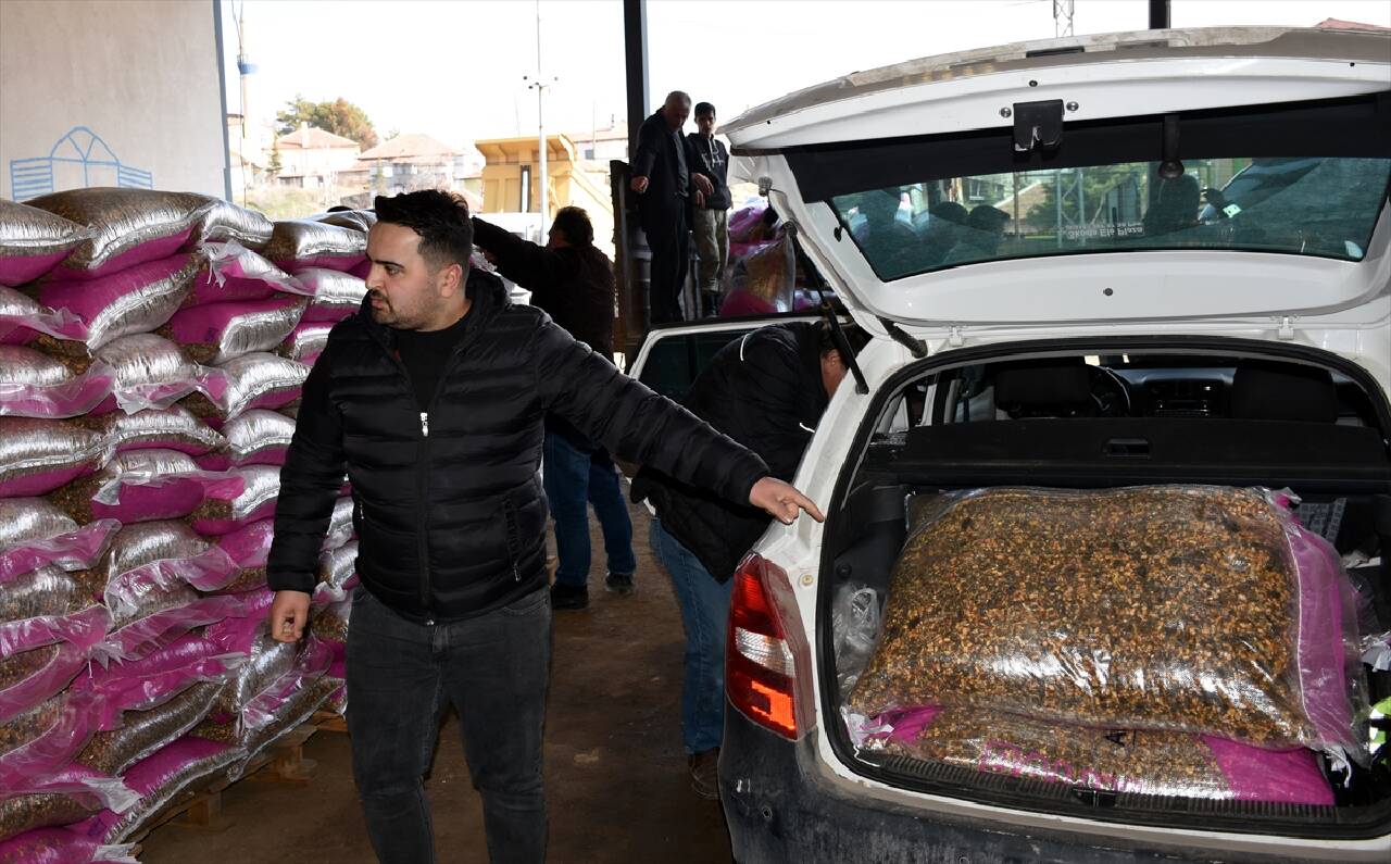 KIRIKKALE - Yahşihan Belediyesinden küçükbaş hayvan üreticilerine yem desteği