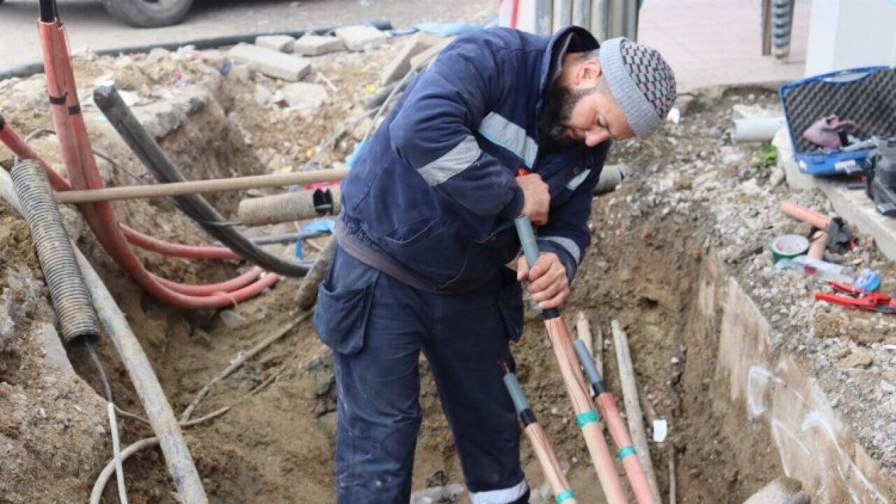 Kocaeli İzmit Belediyesi, Yeşilova’da  abone bağlantılarını yapıyor