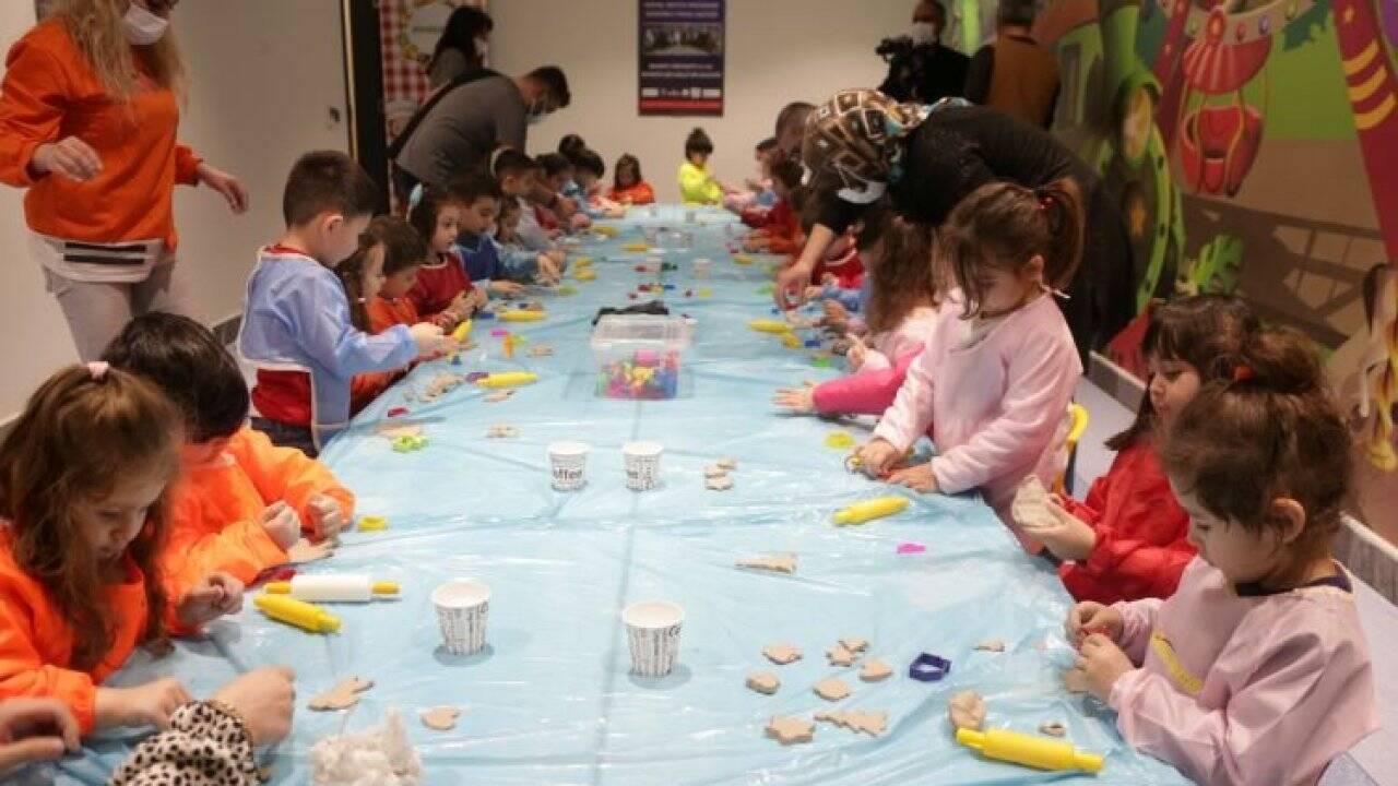 Kütahya'da çocuklar çini sanatıyla tanışıyor 