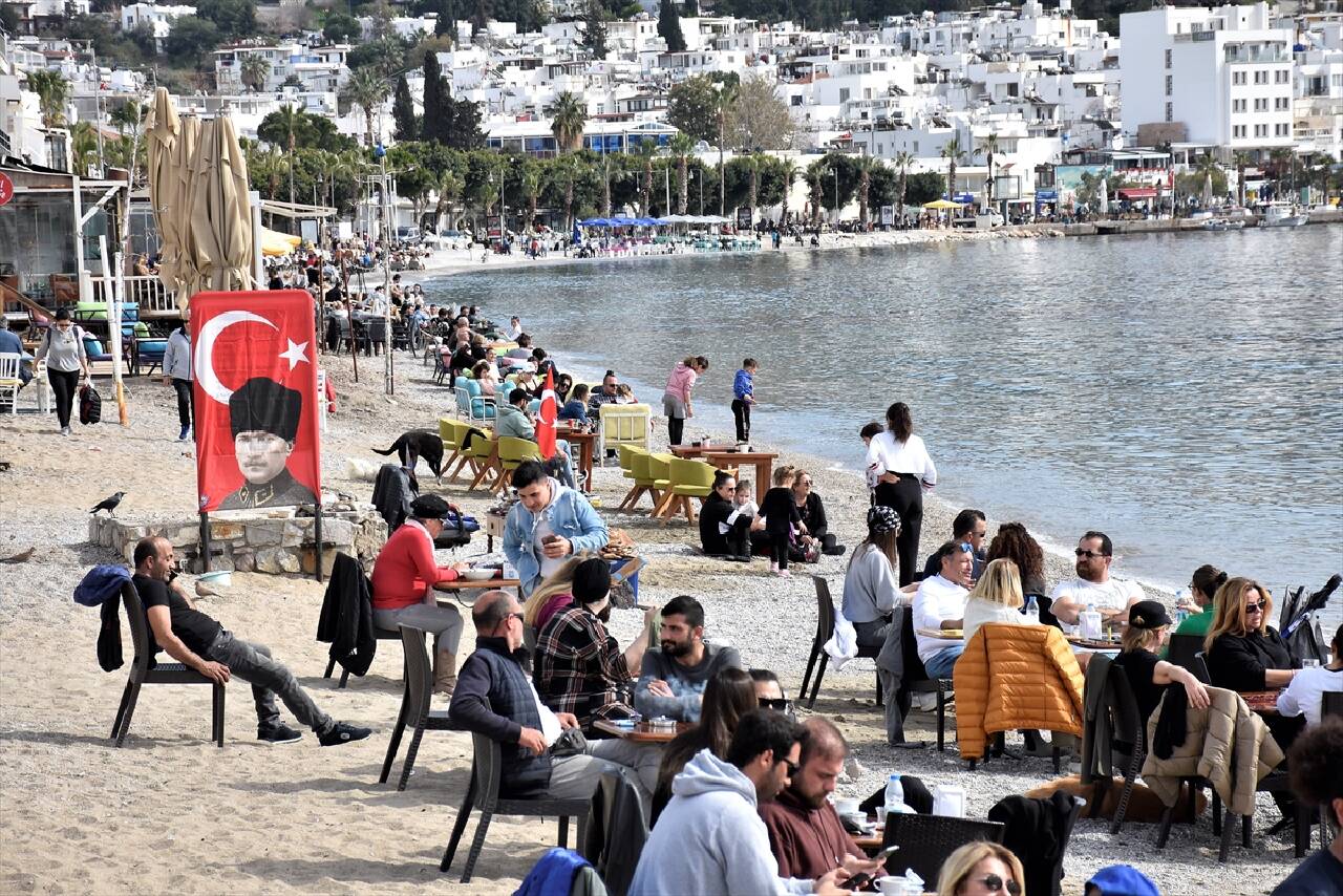 MUĞLA - Bodrum sahillerinde güneşli hava yoğunluğu