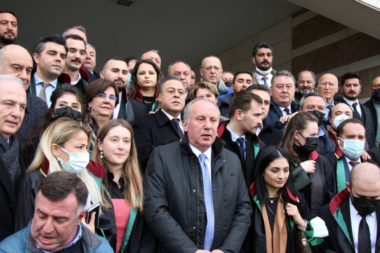 Muharrem İnce "cumhurbaşkanına hakaret" suçundan Uşak'ta hakim karşısına çıktı