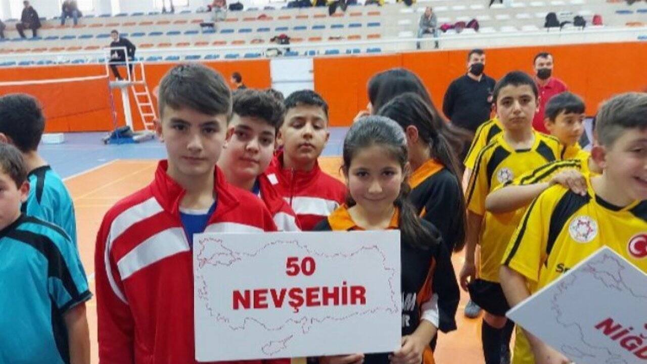 Niğde'de Küçükler Badminton Turnuvası sonuçlandı