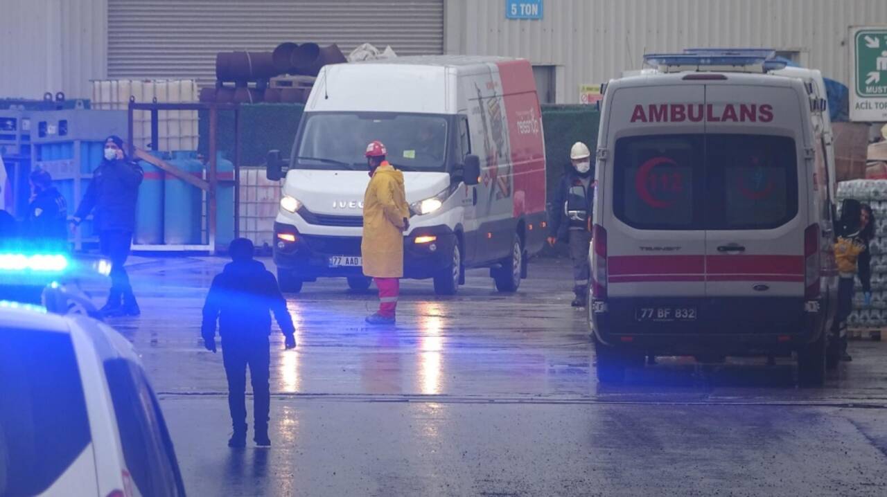 Odessa'da roket isabet eden Türk gemisi tamir için Yalova'ya getirildi