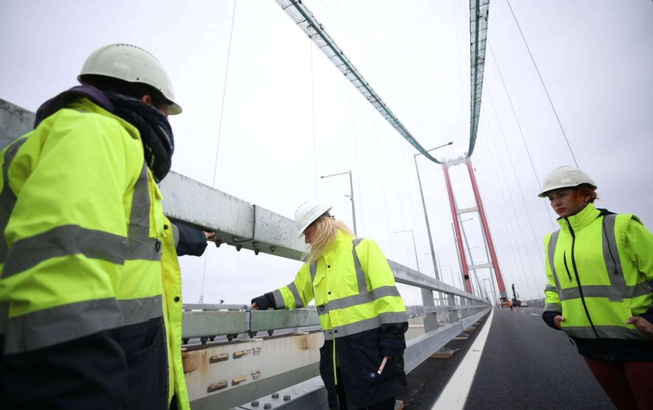 Açılışa hazırlanan Çanakkale Köprüsü'nde kadın emeği iki kıtaya uzandı