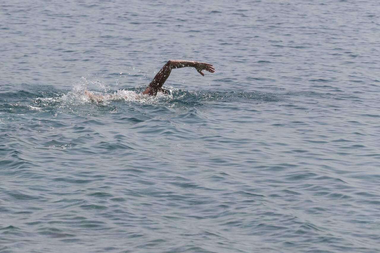 Antalya'da vatandaşlar ve turistler, güneşli havanın keyfini yaşadı