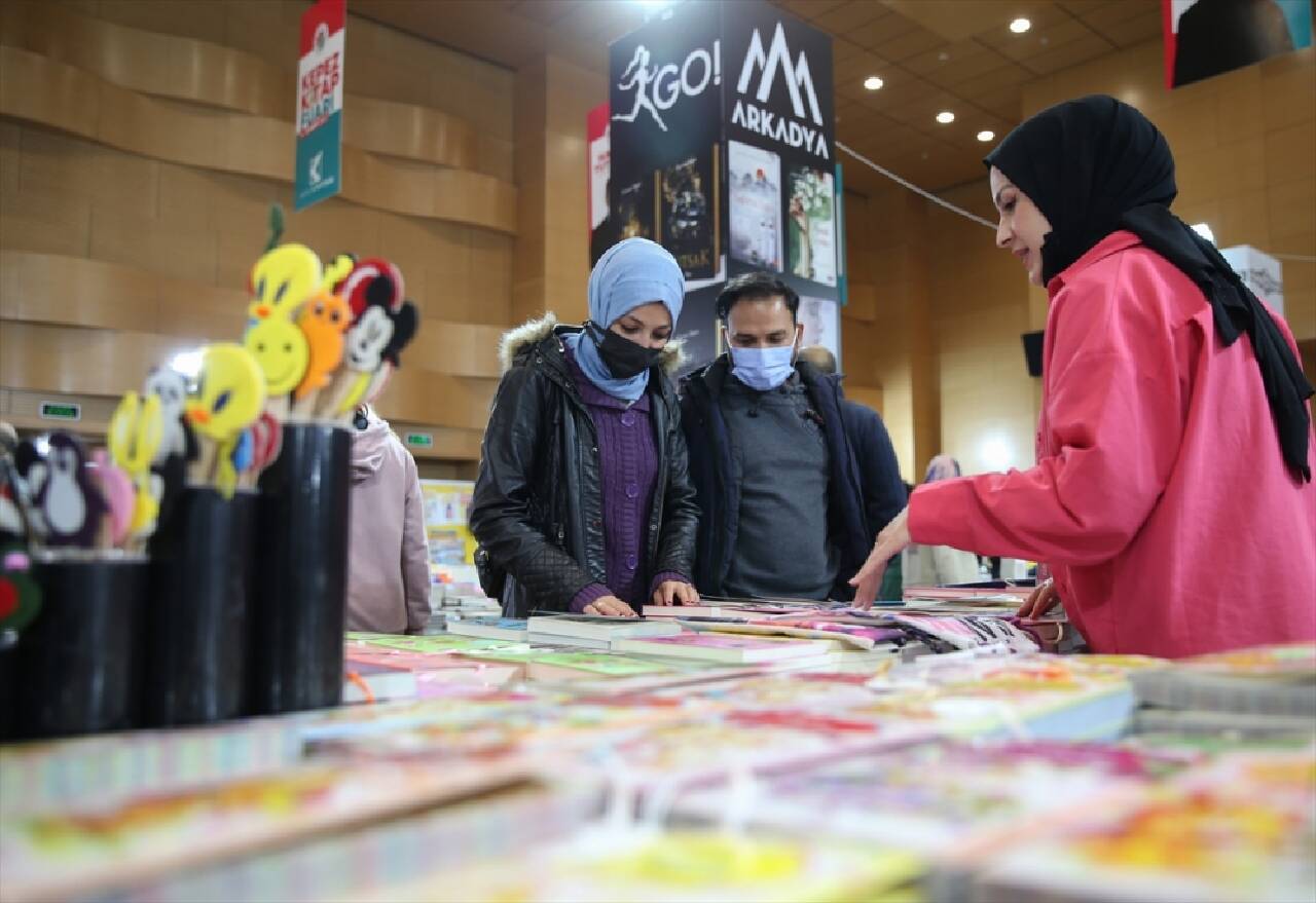 Antalya'daki Kepez Kitap Fuarı büyük ilgi görüyor