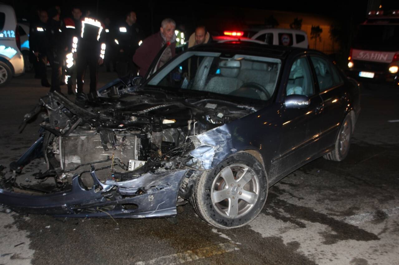 Antalya'daki trafik kazasında 1 polis yaralandı