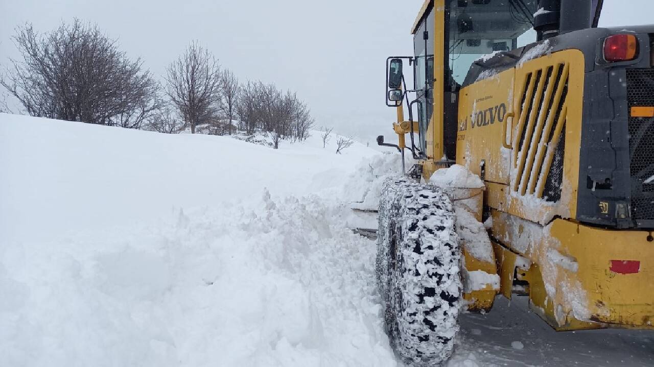 Ardahan'da kar nedeniyle kapanan 138 köy yolu ulaşıma açıldı