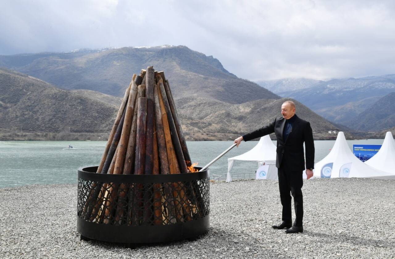 Azerbaycan Cumhurbaşkanı Aliyev, Karabağ'da Nevruz ateşini yaktı: