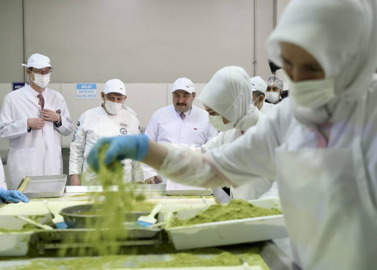 Bakan Varank, dondurma fabrikası ziyaretinde konuştu: