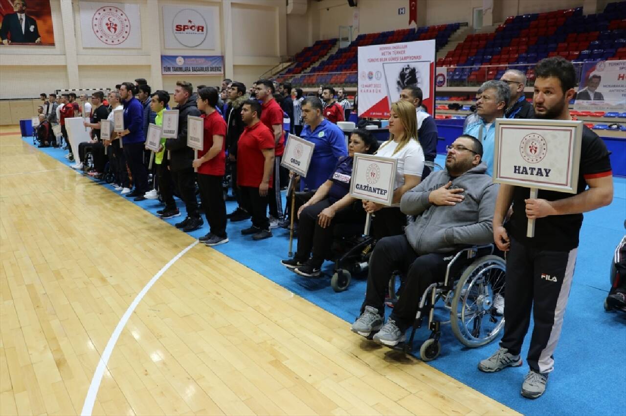 Bedensel Engelliler Türkiye Bilek Güreşi Şampiyonası Karabük'te yapıldı