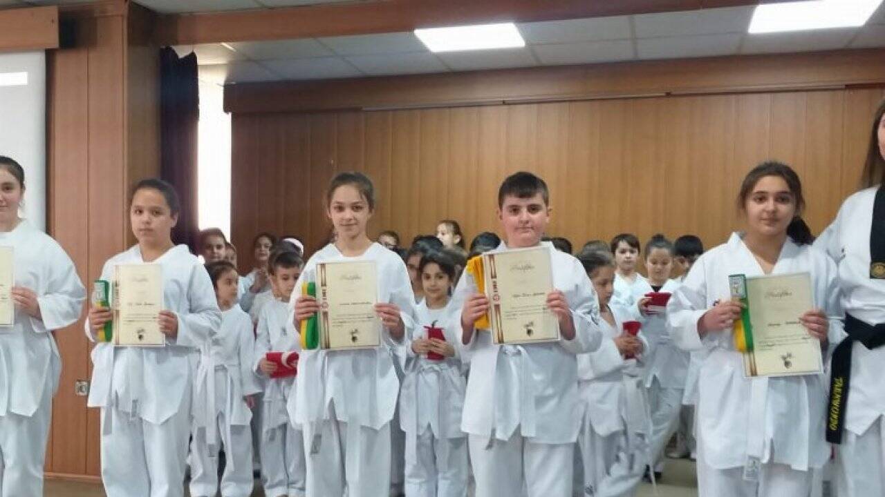 Bilecik Bozüyüklü Taekwondocular kuşak terfi sınavını tamamladı