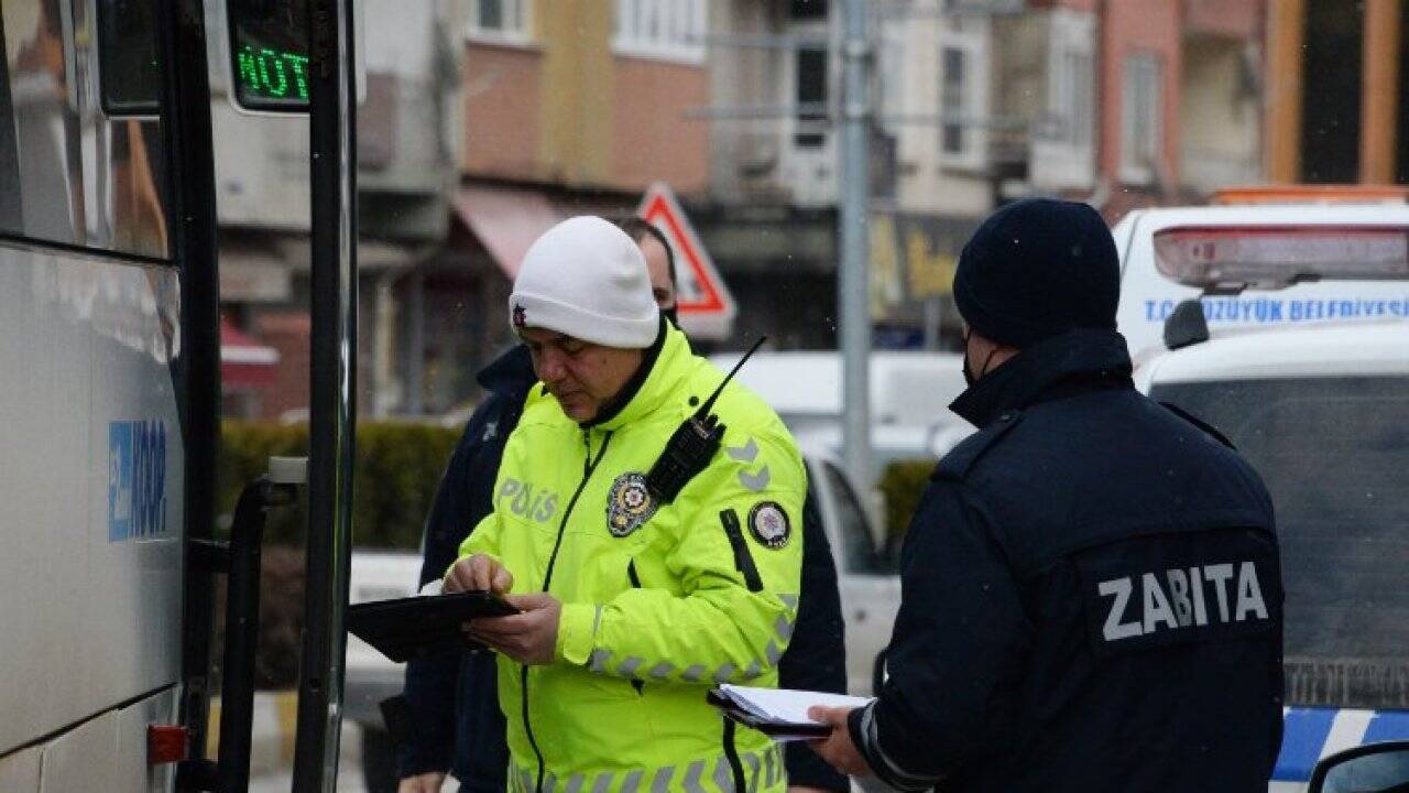 Bilecik’in Bozüyük ilçesinde servis minibüsleri denetlendi