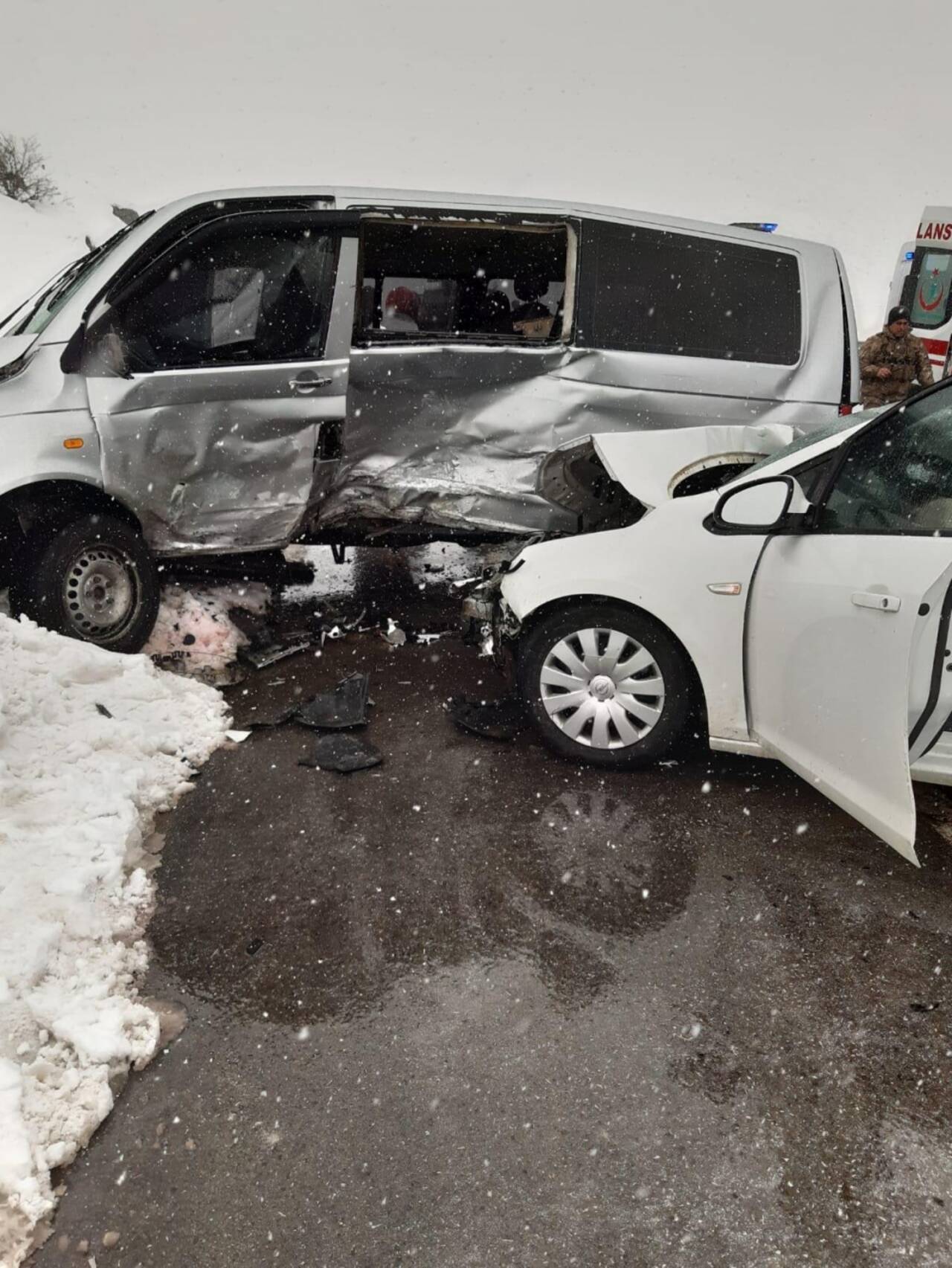 Bitlis'te kaza: 1 ölü, 4 yaralı