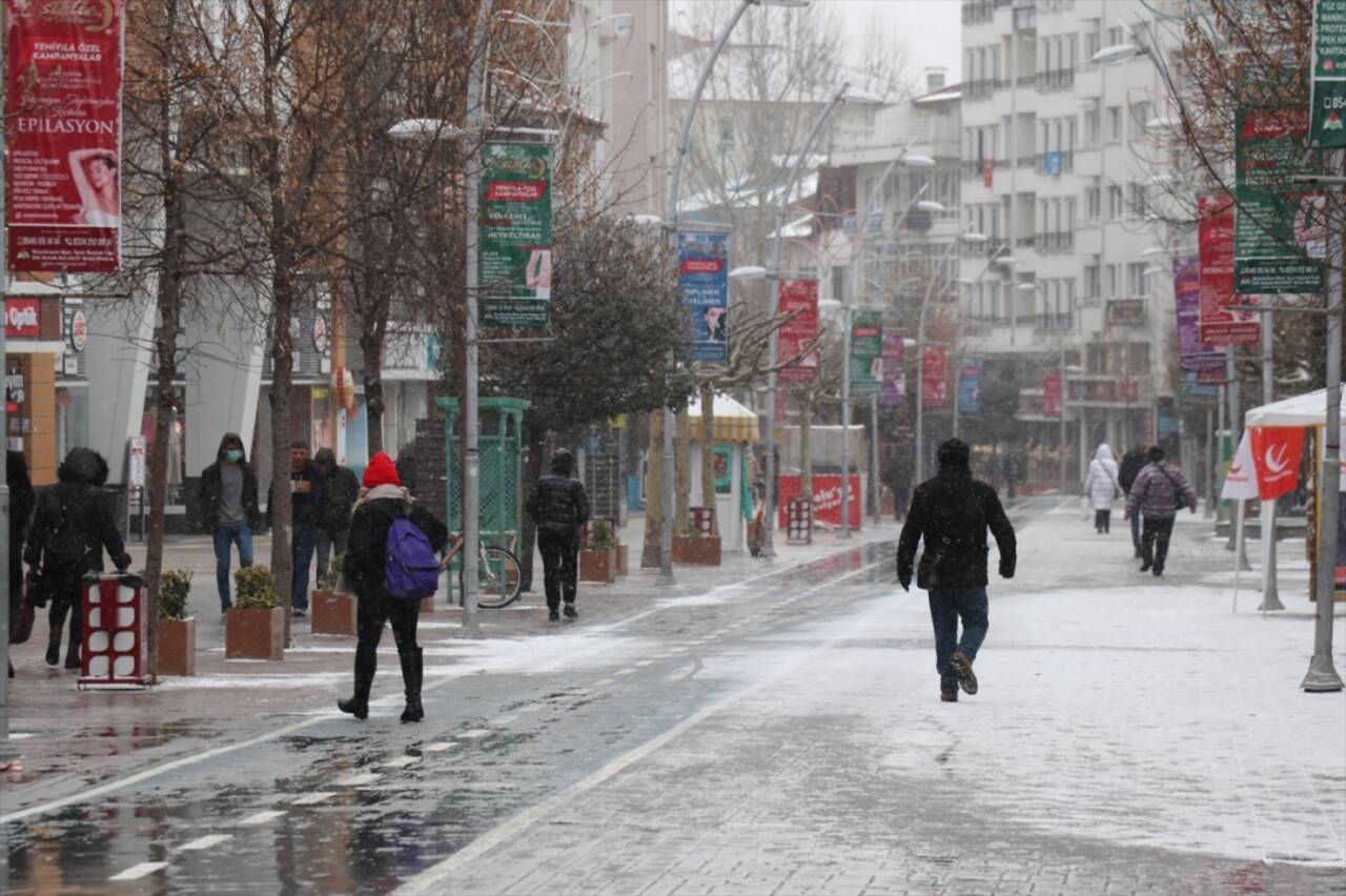 Bolu, Düzce, Zonguldak ve Bartın'da kar etkili oluyor