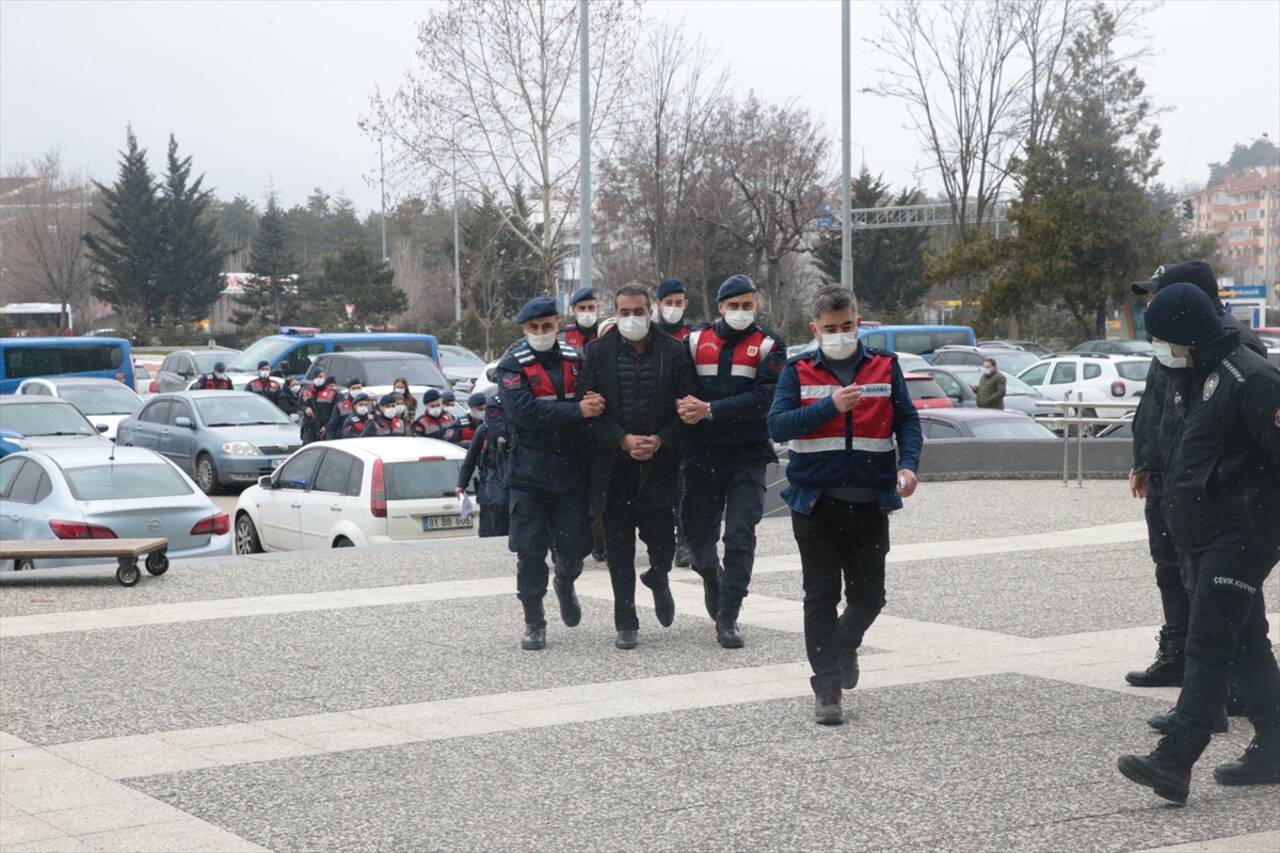 Bolu merkezli PKK/KCK operasyonunda yakalanan şüphelilerden 8'i adliyede