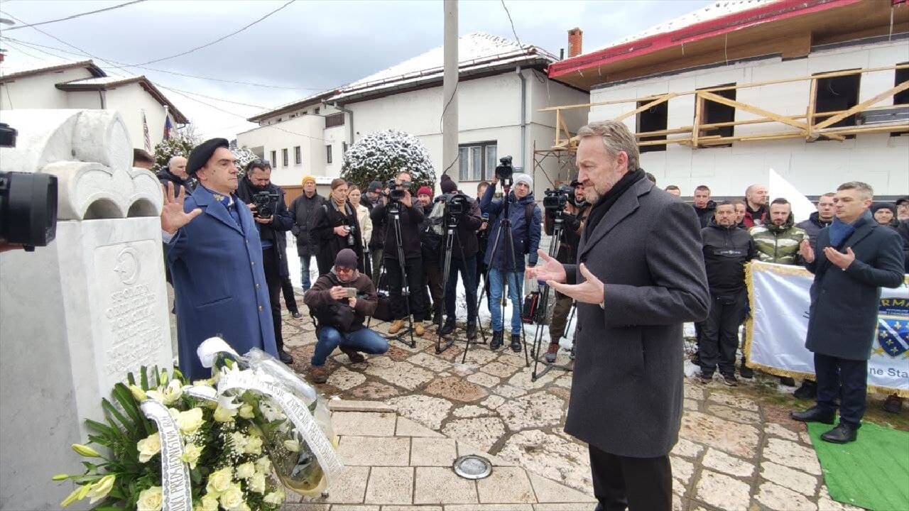 Bosna Hersek'te "Bağımsızlık Günü" 30 yılında kutlanıyor - Kovaçi Şehitliği