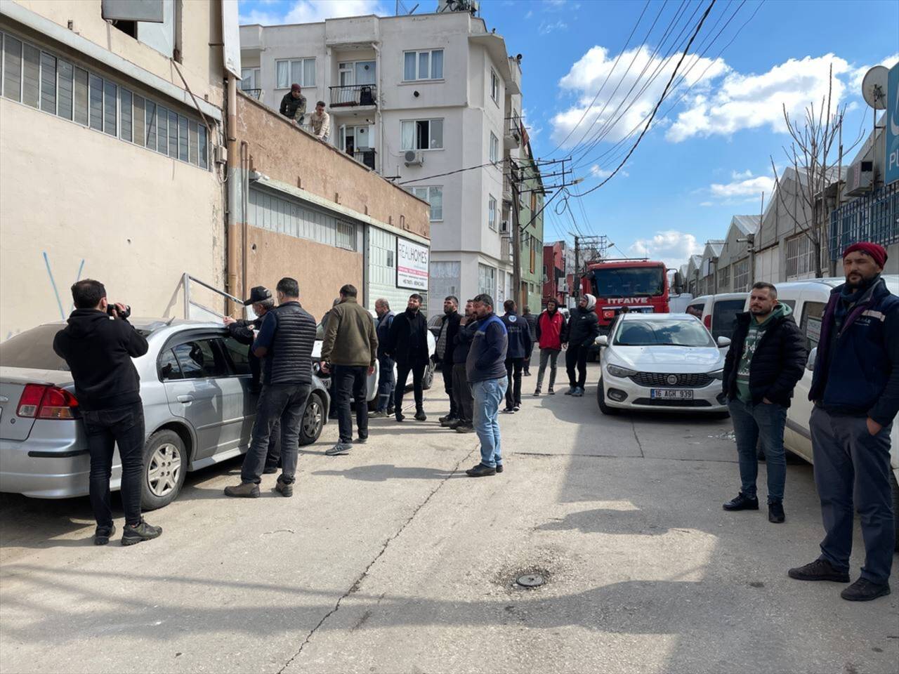 ORDU - Belediye temizlik işçileri kar üstünde ay yıldız figürü oluşturdu