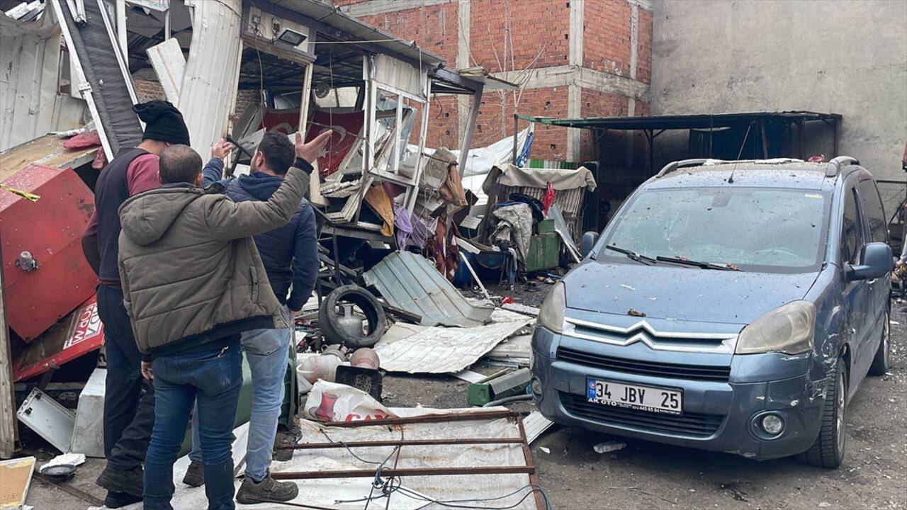 BURSA - Hurda deposunda meydana gelen patlamada 2 kişi yaralandı