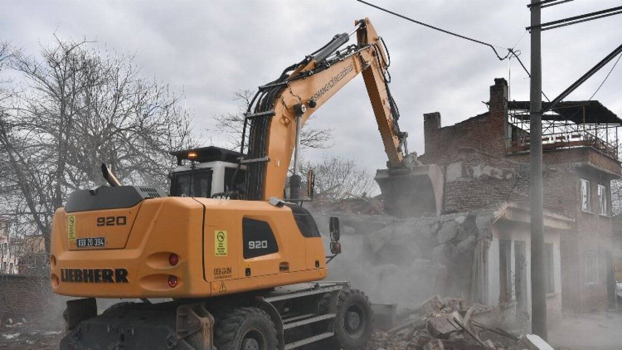 Bursa Osmangazi Tayakadın metruk binalardan temizleniyor