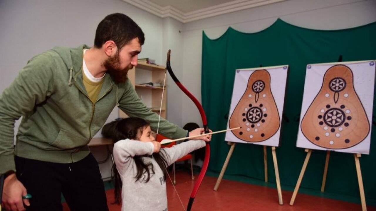 Bursa Yıldırım'da çocuklara ücretsiz okçuluk eğitimi 