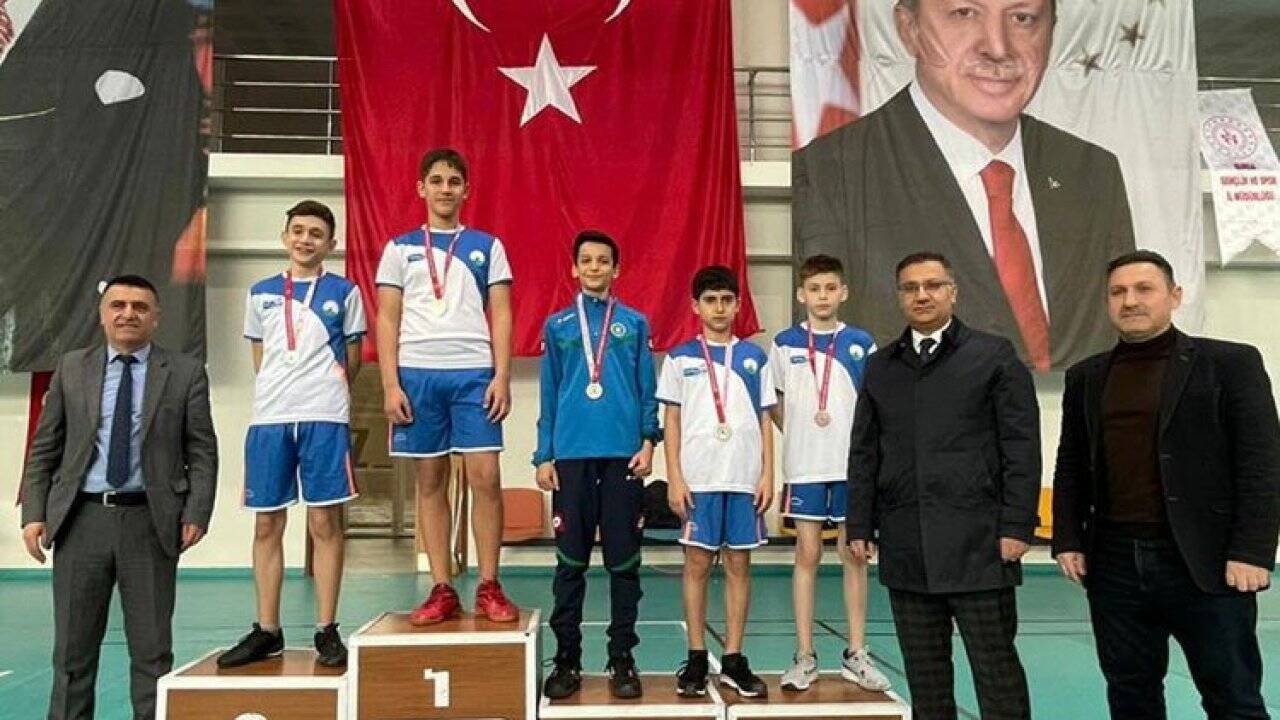 Bursa'da badmintonda Osmangazi başarısı