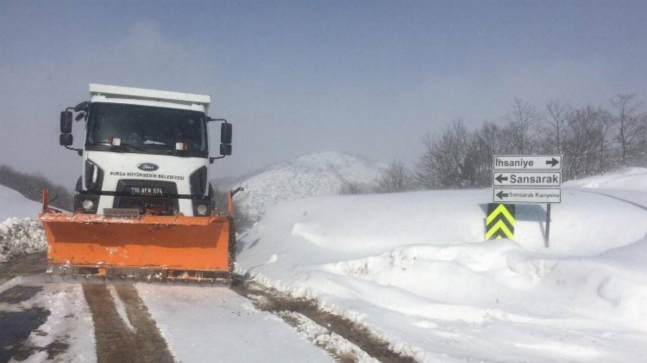 Bursa'da kar ulaşıma engel olmadı