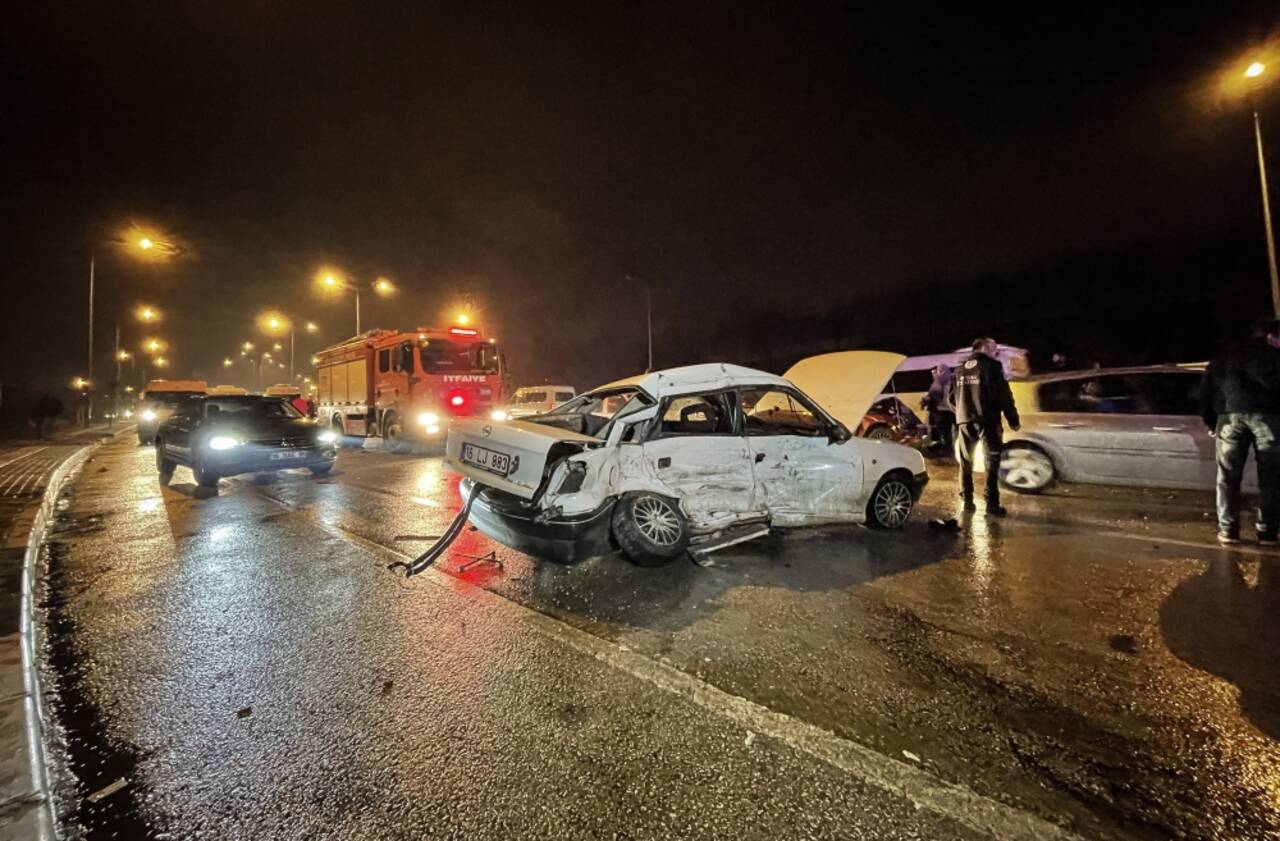 Bursa'da trafik kazası: 1 ölü, 6 yaralı